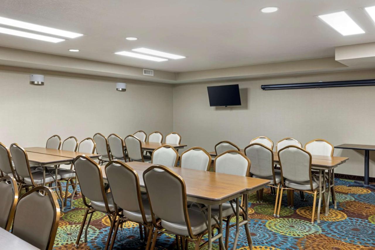 Best Western Watertown Inn & Suites Exterior photo