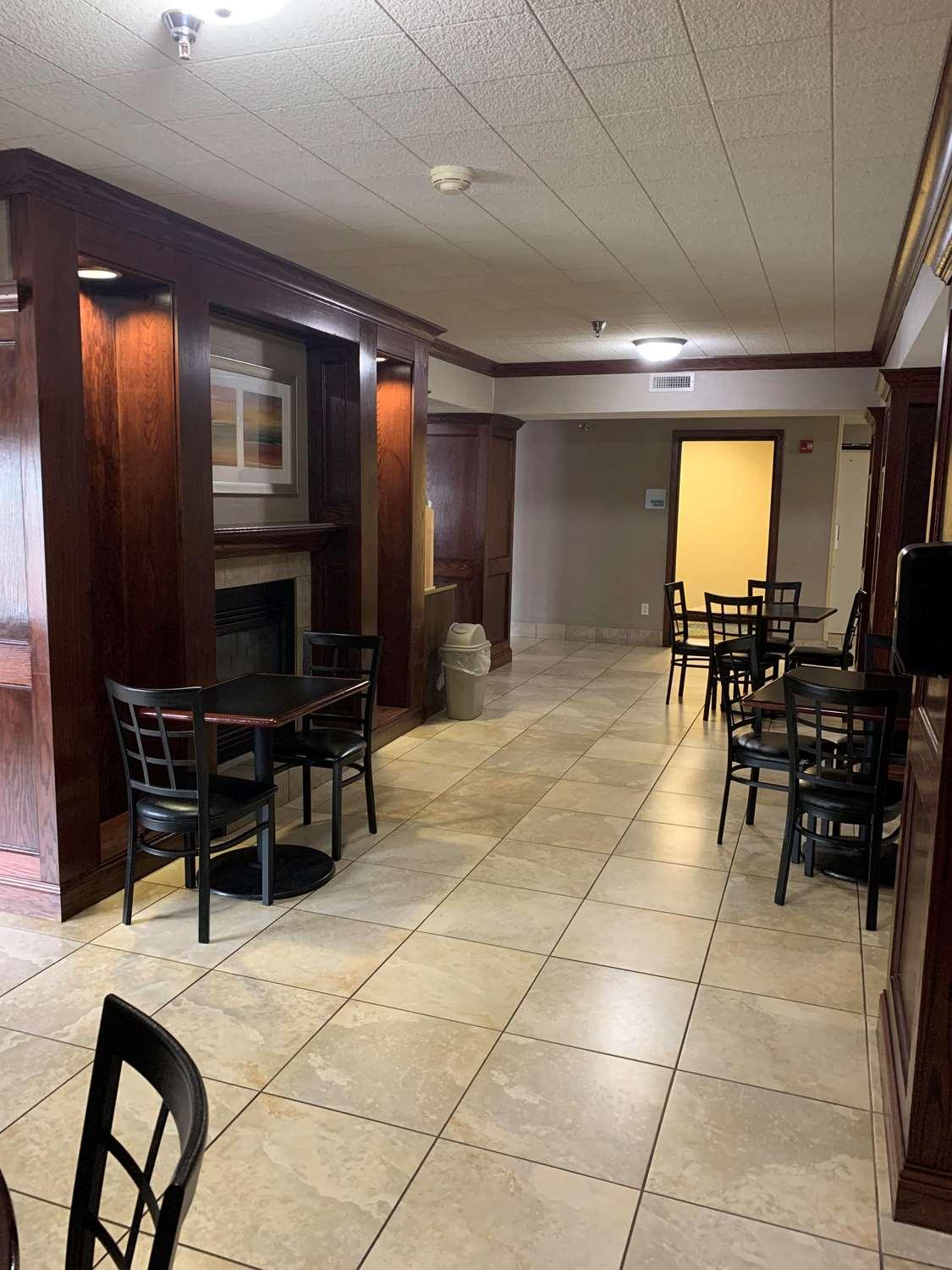 Best Western Watertown Inn & Suites Exterior photo
